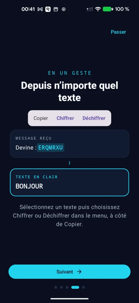Le menu de sélection de texte avec Chiffrer et Déchiffrer à côté de Copier : le message reçu « ERQMRXU » se lit « BONJOUR ».